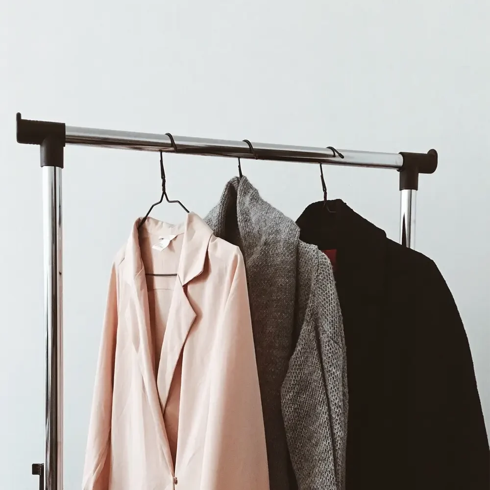 clothes-on-rail-minimalist-style-wardrobe