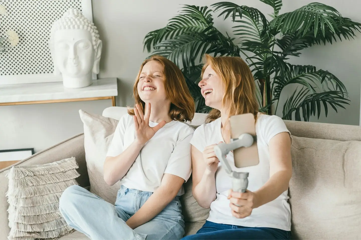 Mom and daughter with red hair shoot a video in tiktok.