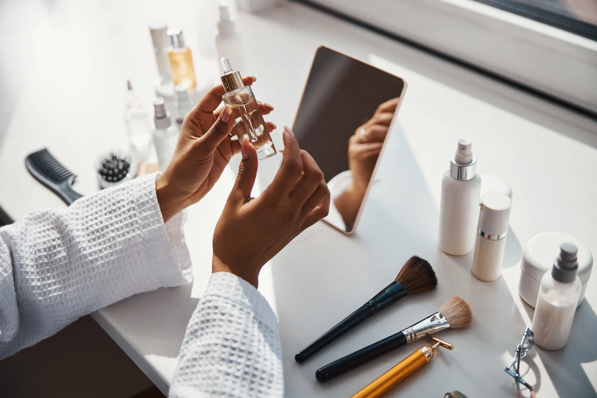 female-hands-holding-bottle-of-vitamin-face-serum.webp